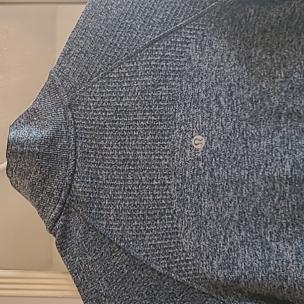 Lululemon Atletica Long Sleeves Active Top, Size 2, Color Light Blue 👌 ✨️ 😀 - Picture 10 of 16